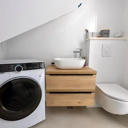 Apartman Newly And Modernly Renovated-studio Gilda-breathtaking Waterfront With Yacht Views