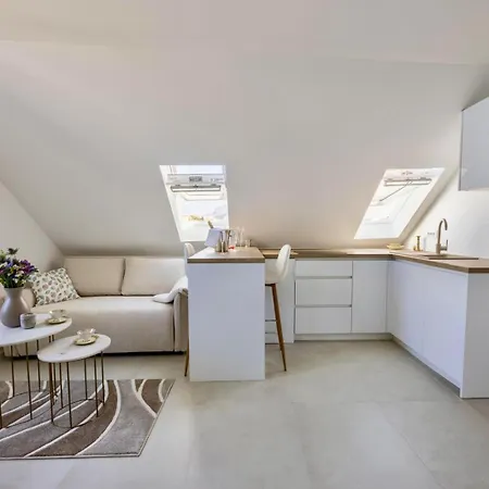 Apartman Newly And Modernly Renovated-studio Gilda-breathtaking Waterfront With Yacht Views *