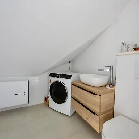 Newly And Modernly Renovated-studio Gilda-breathtaking Waterfront With Yacht Views Apartman Makarska