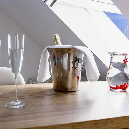 Newly And Modernly Renovated-studio Gilda-breathtaking Waterfront With Yacht Views