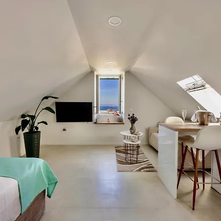 Newly And Modernly Renovated-studio Gilda-breathtaking Waterfront With Yacht Views Lägenhet