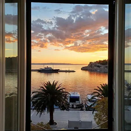 Newly And Modernly Renovated-studio Gilda-breathtaking Waterfront With Yacht Views Apartman Makarska