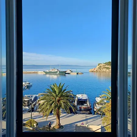 Newly And Modernly Renovated-studio Gilda-breathtaking Waterfront With Yacht Views *