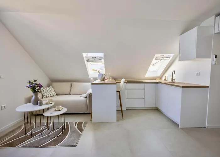 Apartment Newly And Modernly Renovated-studio Gilda-breathtaking Waterfront With Yacht Views *