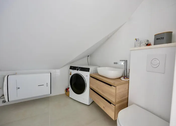 Newly And Modernly Renovated-studio Gilda-breathtaking Waterfront With Yacht Views Apartment Makarska