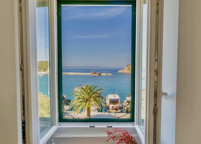 Newly And Modernly Renovated-studio Gilda-breathtaking Waterfront With Yacht Views Makarska